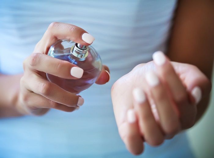 LORSQUE VOUS APPLIQUEZ VOTRE PARFUM | So Busy Girls