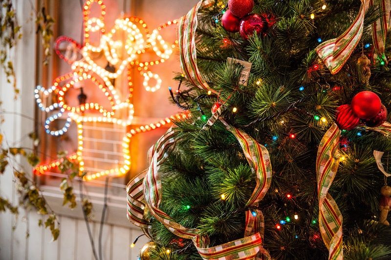 Ce que la date à laquelle vous retirez votre déco de Noël révèle sur vous | So Busy Girls