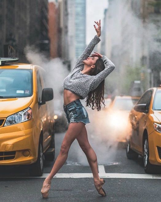 16 photos sublimes de ballerines qui dansent dans les rues de New York | So Busy Girls