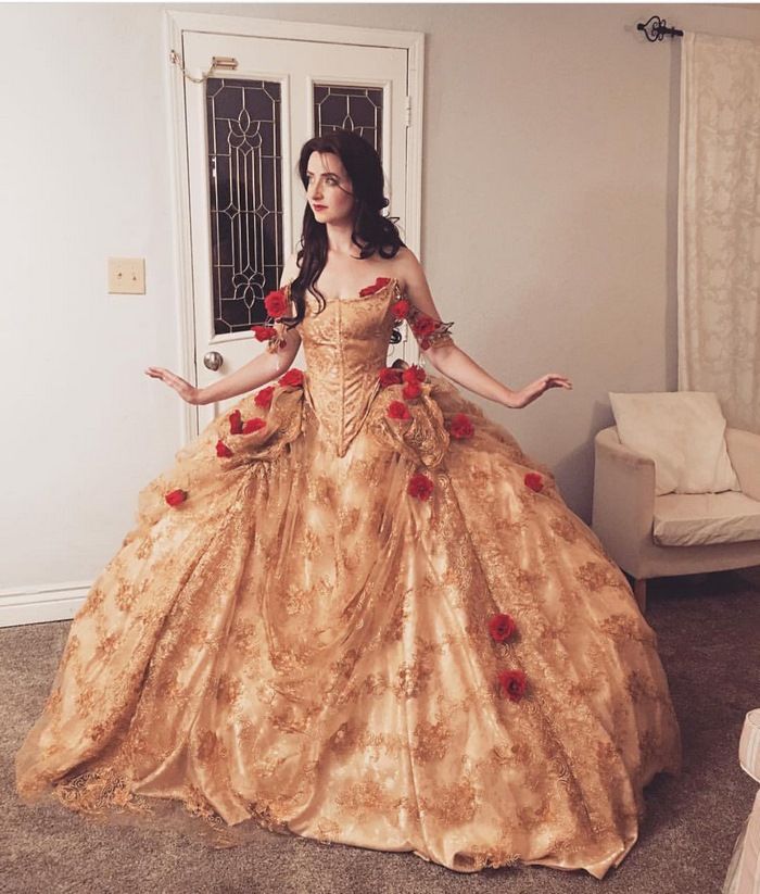 Ce papa recrée les robes des Princesses Disney pour sa fille, et elles sont époustouflantes ! | So Busy Girls