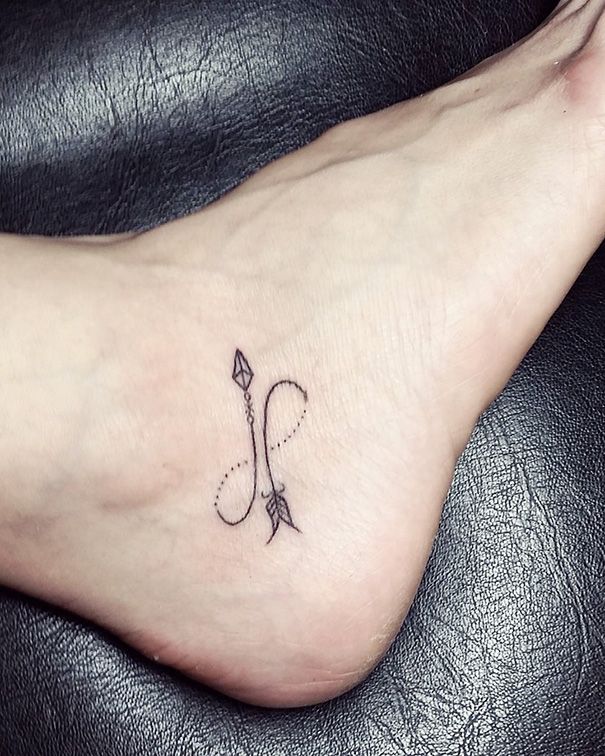22 petits tatouages sur le pied qui vont vous faire craquer | So Busy Girls