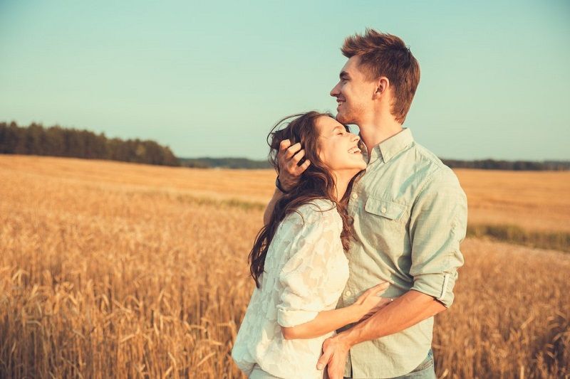 D'après cette étude, les femmes petites et les hommes grands formeraient le couple idéal ! | So Busy Girls