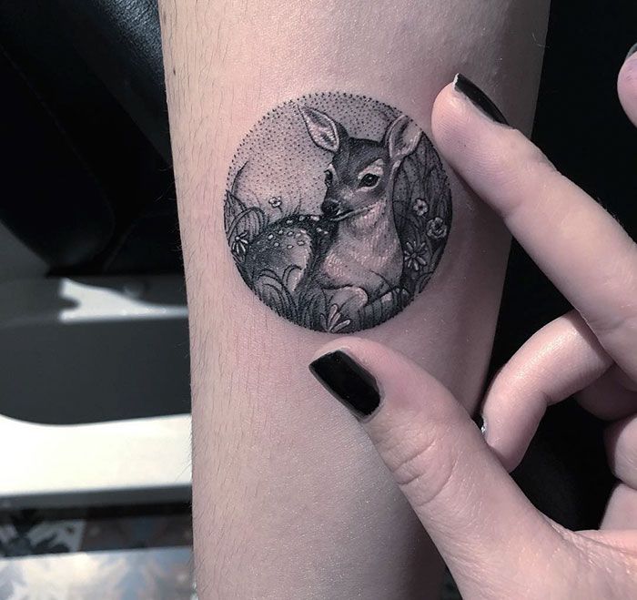 Cette artiste réalise de petits tatouages ronds magnifiques | So Busy Girls