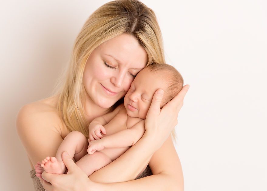 18 bébés qui sourient dans leur sommeil : vous ne pourrez pas vous empêcher de fondre ! | So Busy Girls