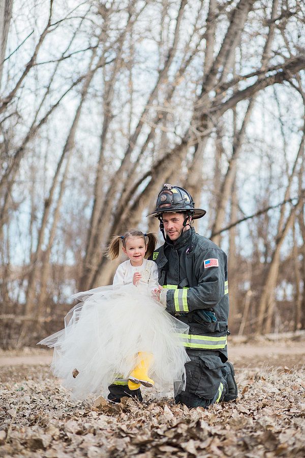 Ce shooting photo d'un papa pompier et de sa petite fille de 3 ans est adorable | So Busy Girls