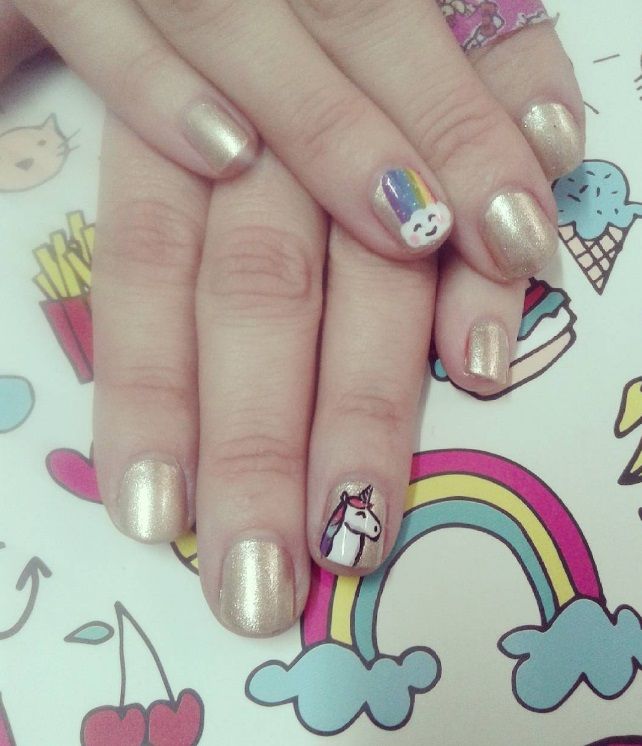18 nail arts licorne qui nous font revenir quelques années en arrière (et ça fait du bien) | So Busy Girls