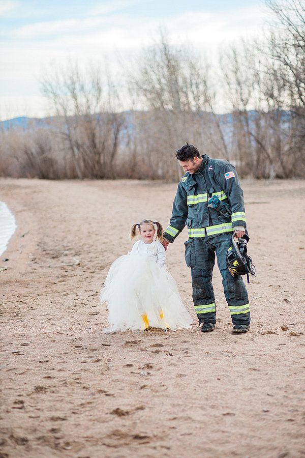 Ce shooting photo d'un papa pompier et de sa petite fille de 3 ans est adorable | So Busy Girls