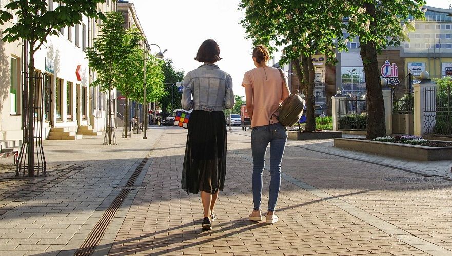 Le mythe des 10 000 pas par jour : voici le vrai nombre de pas à faire pour rester en forme | So Busy Girls