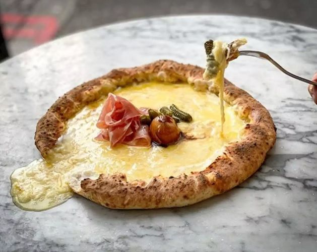 La pizza fondue existe et quand vous l'aurez goûtée, vous ne vous voudrez plus manger que ça | So Busy Girls
