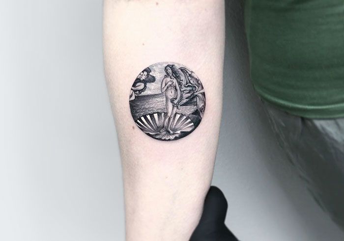 Cette artiste réalise de petits tatouages ronds magnifiques | So Busy Girls