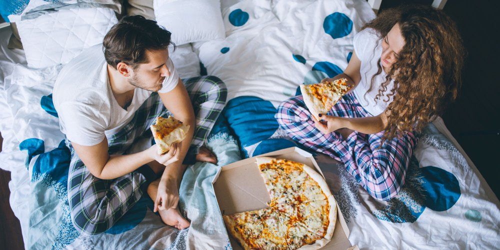 Si vous n’arrêtez pas de grossir depuis que vous êtes en couple, c’est très bon signe | So Busy Girls