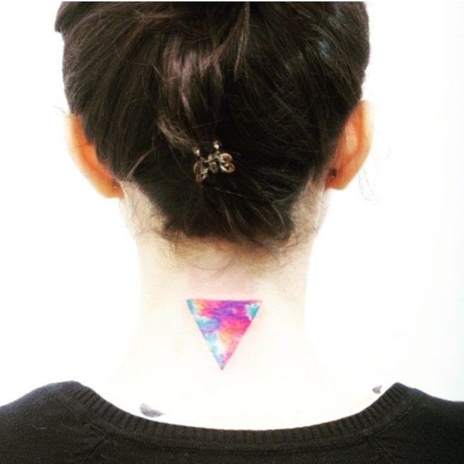 17 tatouages sur la nuque qui vont vous inspirer | So Busy Girls