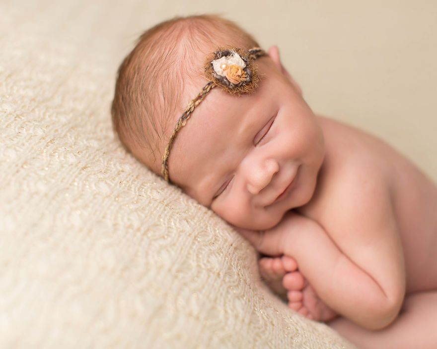 18 bébés qui sourient dans leur sommeil : vous ne pourrez pas vous empêcher de fondre ! | So Busy Girls