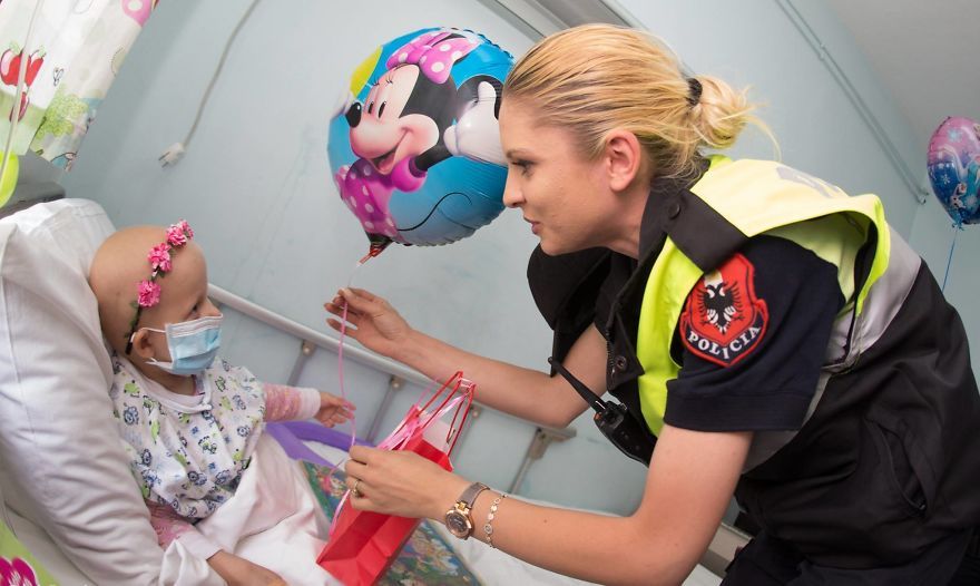 Ils se déguisent en super-héros pour redonner le sourire aux enfants hospitalisés | So Busy Girls