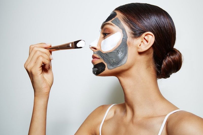 Faut-il se nettoyer le visage après un masque ? Voici la réponse | So Busy Girls