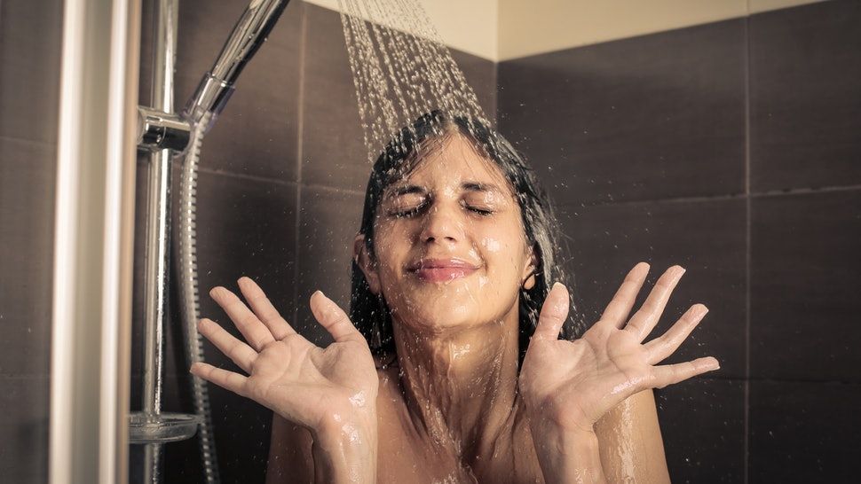 Voici combien de temps vous devriez passer sous la douche si vous voulez être en forme le matin | So Busy Girls