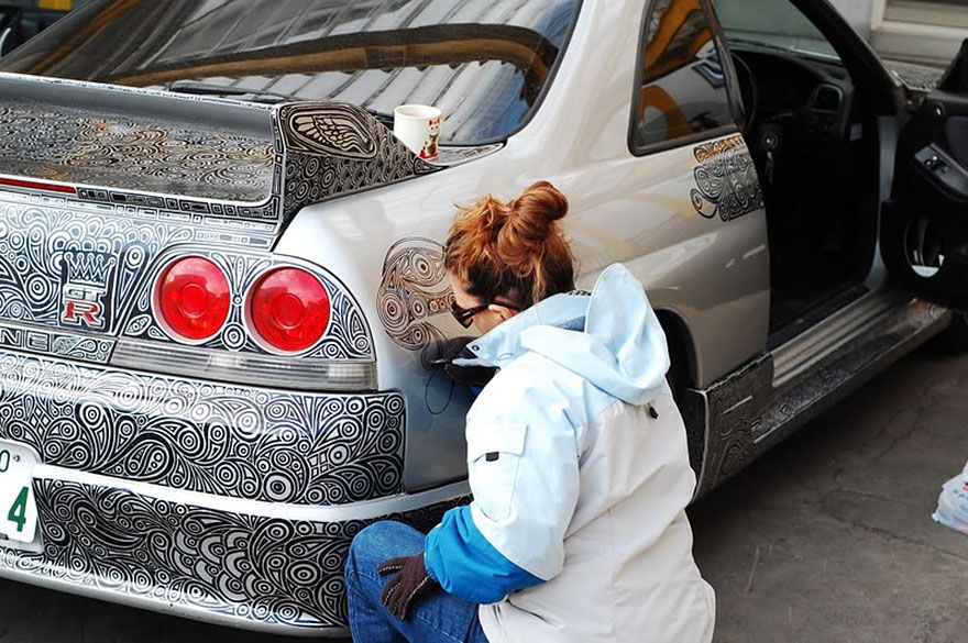 Cette artiste a dessiné sur TOUTE la voiture de son mari avec un marqueur | So Busy Girls