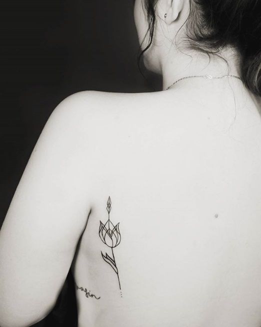 22 tatouages sexy (et totalement inattendus) à vous faire dans le dos | So Busy Girls