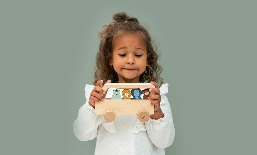 7 jouets en bois Trixie qui feront de très beaux cadeaux de Noël | So Busy Girls