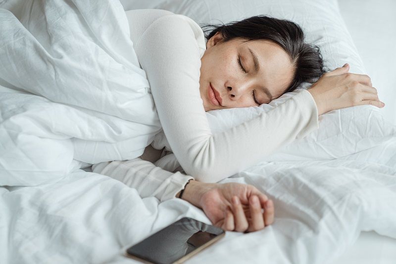 Combien d'heures il faut dormir par nuit pour ne pas grossir | So Busy Girls