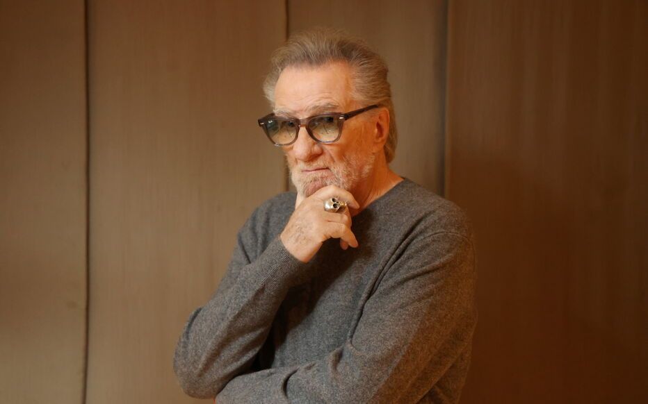 "Ça va mieux" : Eddy Mitchell rassure enfin sur son état de santé après une année éprouvante | So Busy Girls