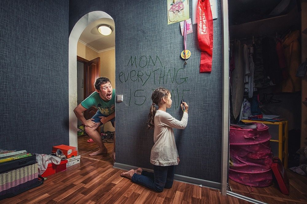 Ce papa et sa fille ont trouvé un moyen très drôle pour rassurer maman quand elle n'est pas là | So Busy Girls