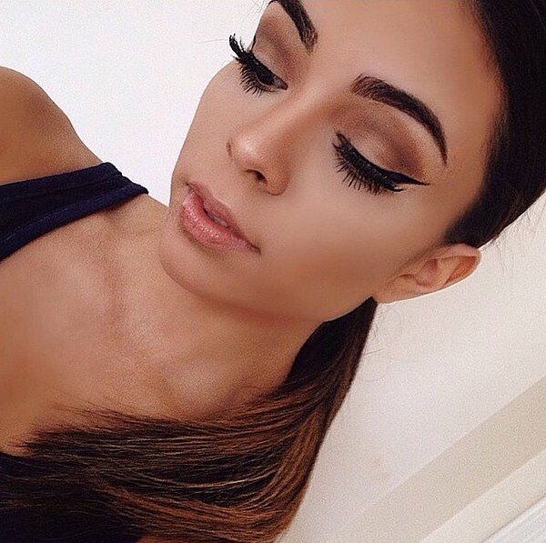 Un trait d'eyeliner très fin et très long | So Busy Girls