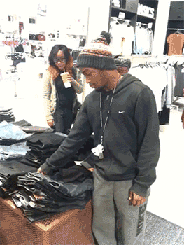 3. QUAND LE SEUL TRUC QUE TU AIMES N’EST PAS DANS TON BUDGET OU PAS À TA TAILLE | So Busy Girls