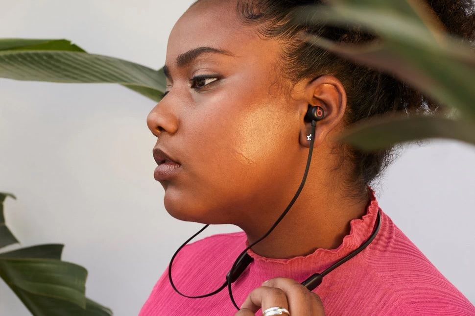 On a testé les écouteurs Beats Flex sans fil pour un son puissant et jusqu'à 12h d'écoute | So Busy Girls