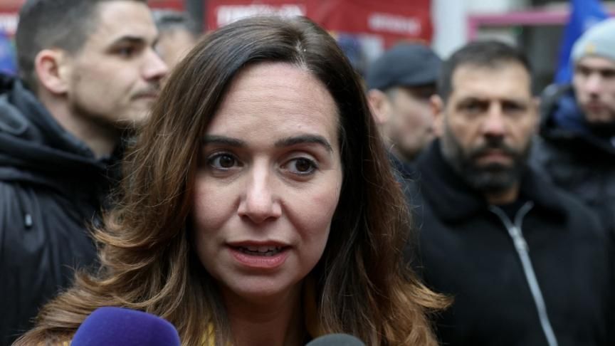Cette question toute simple qui a mis Sarah Knafo en difficulté devant les téléspectateurs | So Busy Girls