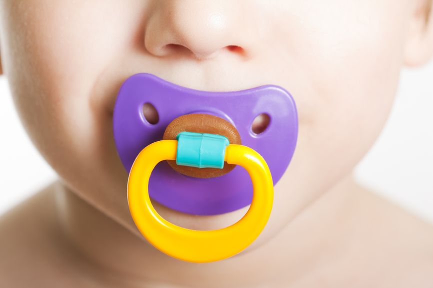 Pour ou contre la tétine pour bébé ? | So Busy Girls