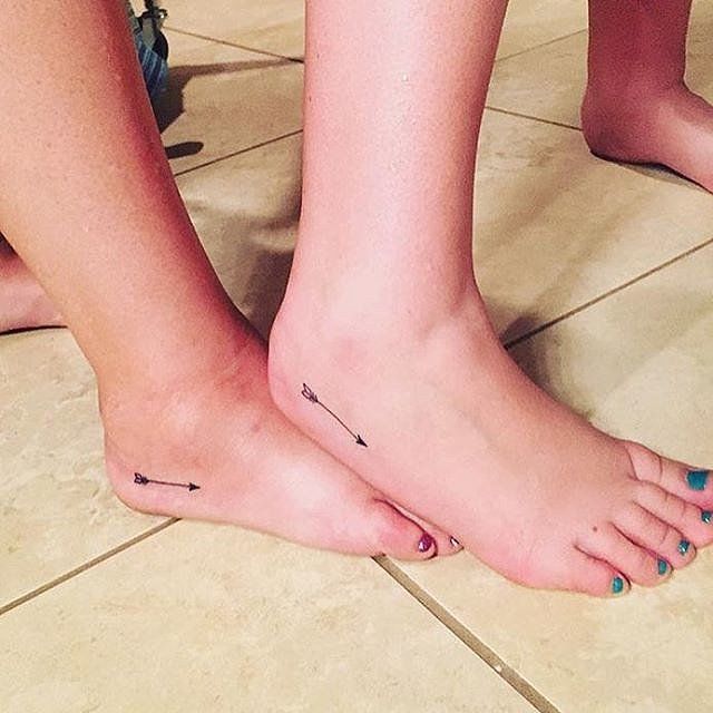UNE FLECHE SUR LE PIED | So Busy Girls