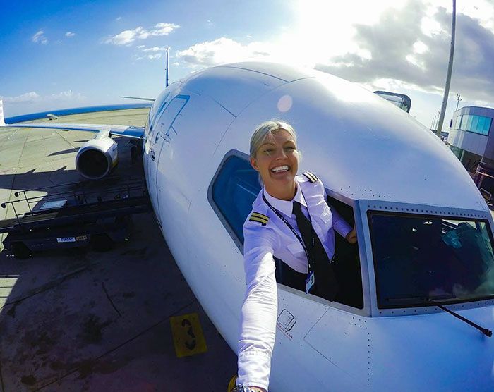 Les selfies incroyables de cette pilote de ligne suédoise affolent le web | So Busy Girls
