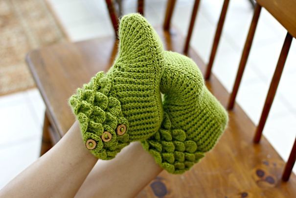 Des chaussons à écailles de dragon | So Busy Girls