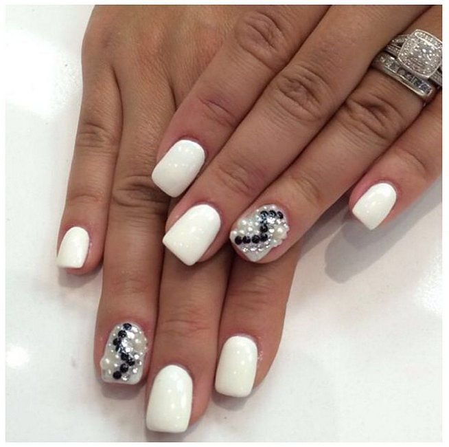 Vernis blanc et motif perles noires et brillantes | So Busy Girls