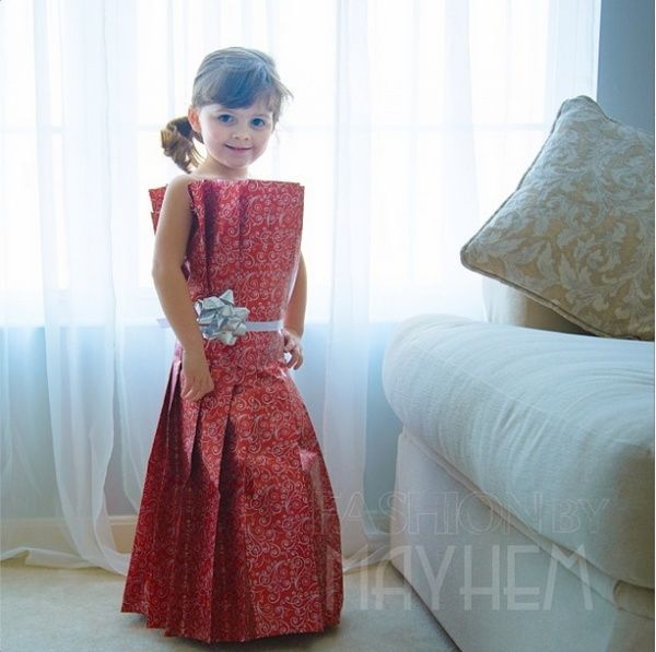 Cette maman créative recrée les robes de star pour sa petite fille avec les moyens du bord, et le résultat est juste WAOUH ! | So Busy Girls