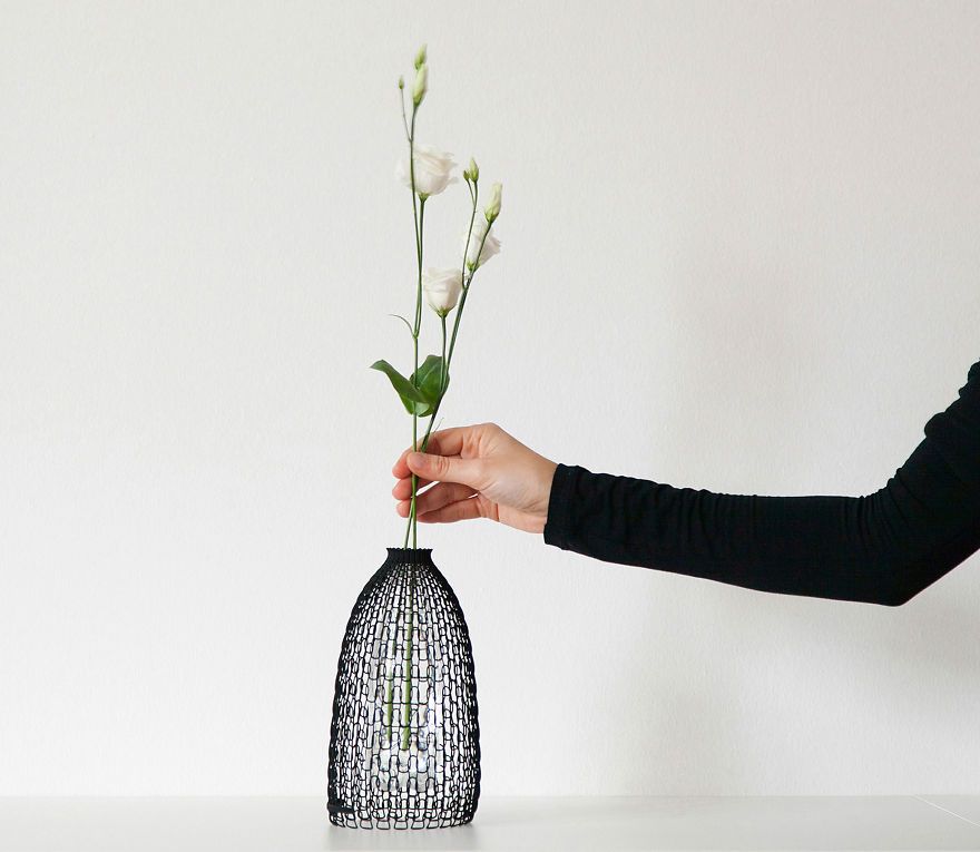 Il crée des vases à impression 3D pour donner une nouvelle vie aux bouteilles en plastique | So Busy Girls