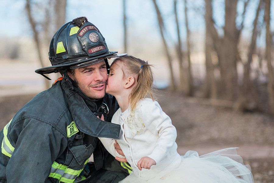 Ce shooting photo d'un papa pompier et de sa petite fille de 3 ans est adorable | So Busy Girls