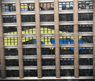 Une guerre de post-it entre 2 buildings new-yorkais s'achève par un sacré final | So Busy Girls