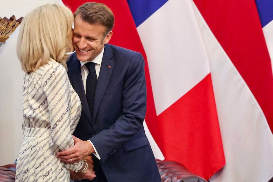 Brigitte et Emmanuel Macron : une photo complice à Hanoï après la polémique | So Busy Girls