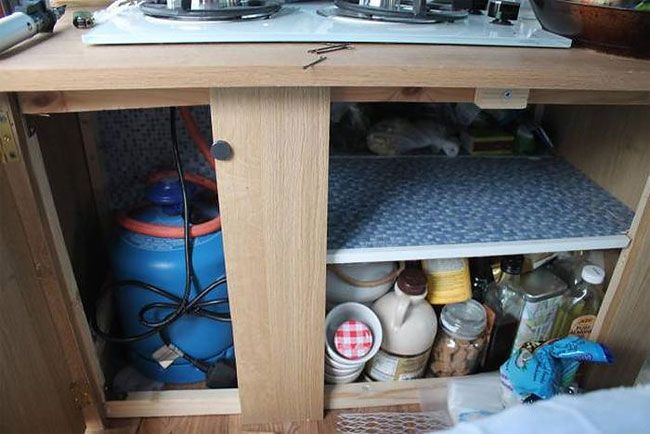 Cette jeune femme a transformé sa camionnette pour que ses rêves de voyage deviennent réalité | So Busy Girls