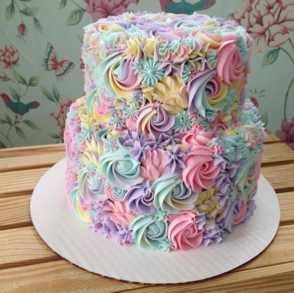 Ces gâteaux décorés sont tellement jolis qu'ils vont vous plonger illico dans l'ambiance licorne | So Busy Girls