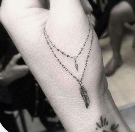 16 idées de tatouages sublimes à se faire sur les mains | So Busy Girls
