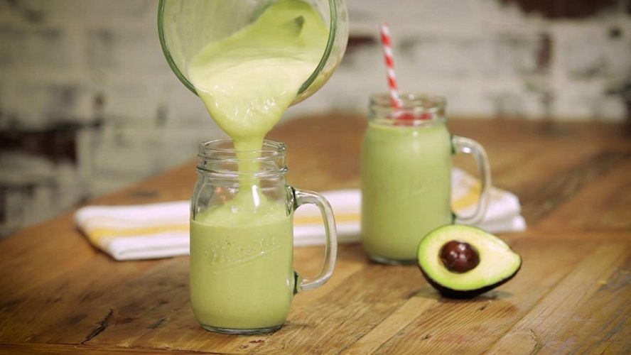 La recette du smoothie avocat, banane et carotte pour faire le plein d'énergie et avoir une peau lumineuse | So Busy Girls