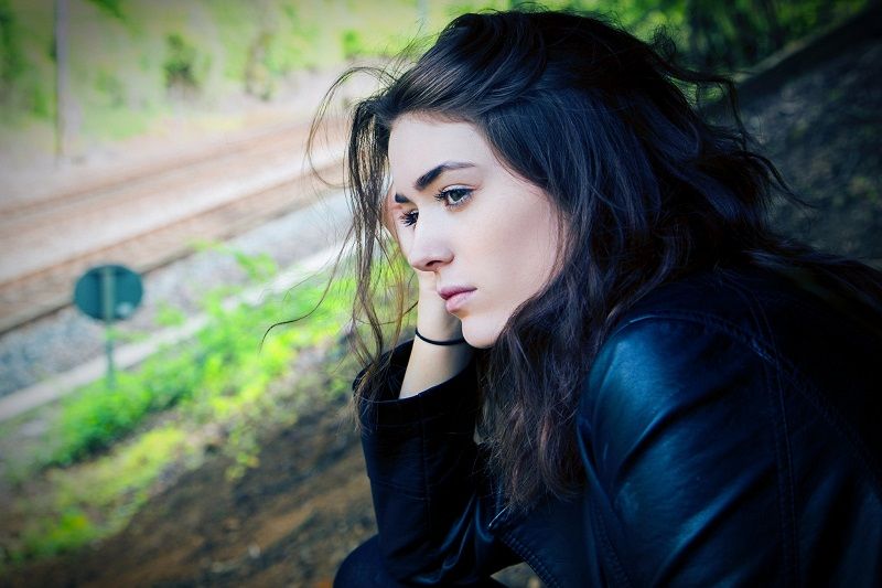 15 choses que la dépression nous pousse à croire alors que ce sont d'horribles mensonges | So Busy Girls