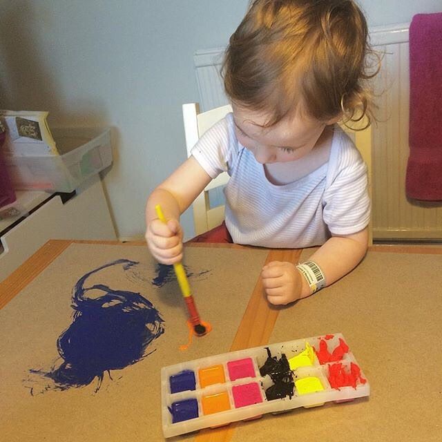 Donnez une seconde utilité aux bacs à glaçons en les utilisant pour la peinture | So Busy Girls