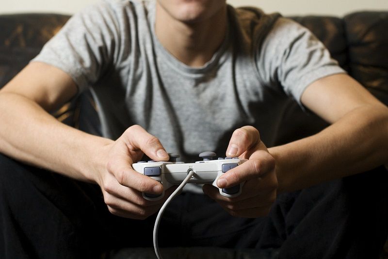 Il devient surexcité quand un nouveau jeu vient de sortir | So Busy Girls