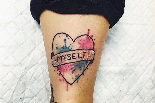 Un tatouage coeur sur le bras Love Myself | So Busy Girls