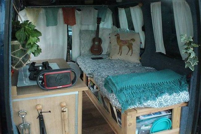 Cette jeune femme a transformé sa camionnette pour que ses rêves de voyage deviennent réalité | So Busy Girls