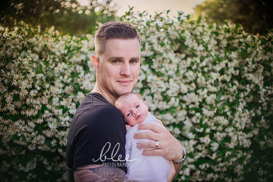 28 photos de papas qui tiennent leur bébé dans leurs bras | So Busy Girls